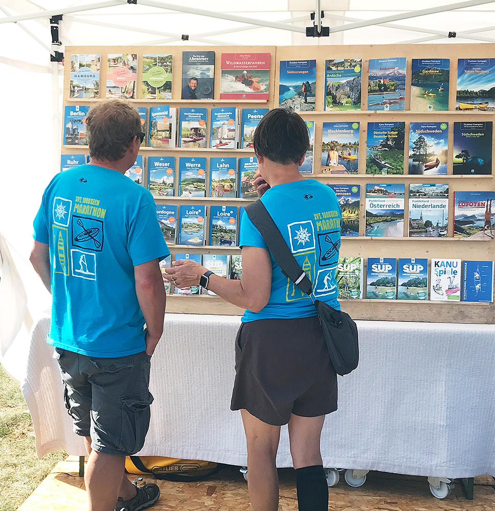 Buchstand auf dem 1000Seen-Marathon in der Mecklenburgischen Seenplatte
